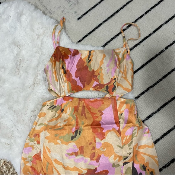 ✨Showpo Floral Cutout Midi Dress - Picture 3 of 10